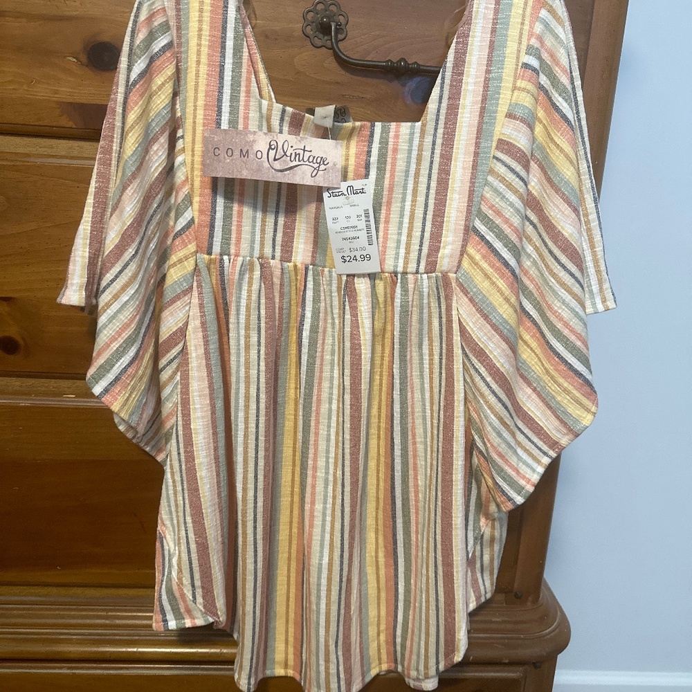 Very cute summer blouse with flutter sleeves